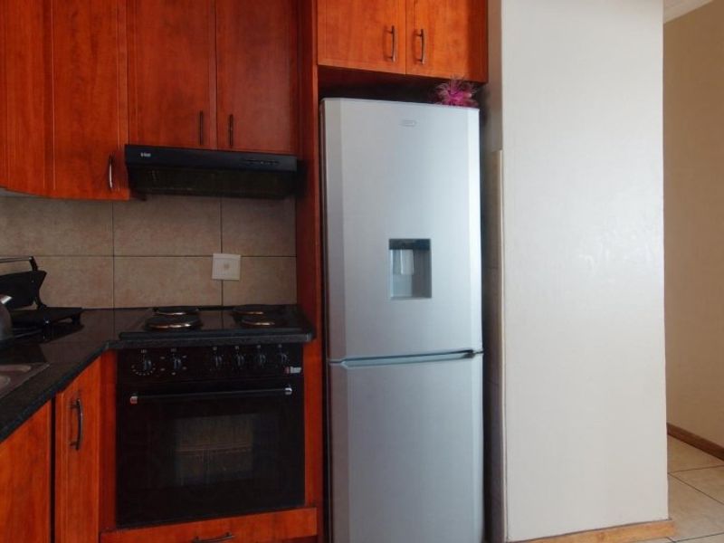 3 Bedroom 2 bathroom townhouse for sale - Photo 5