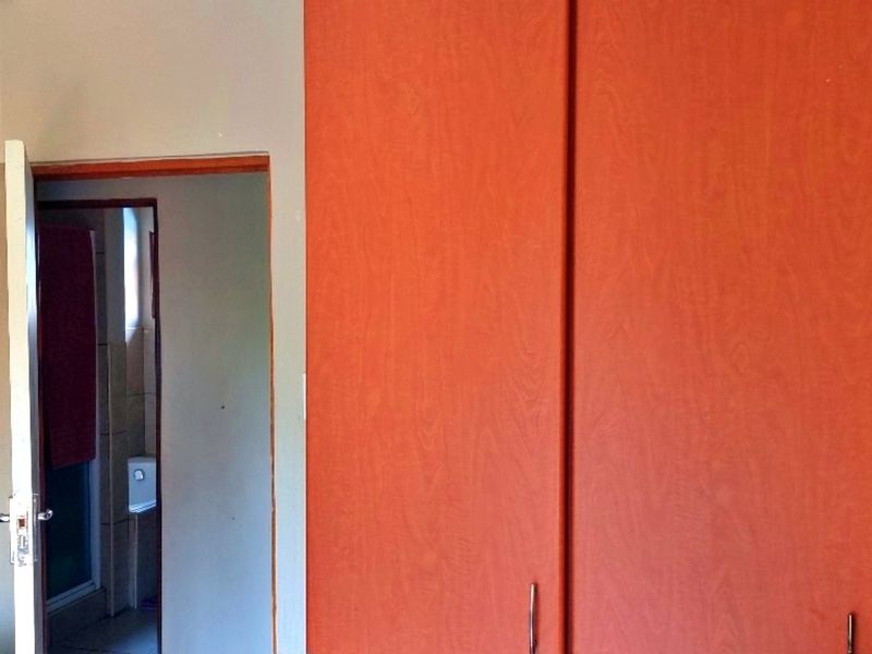 3 Bedroom 2 bathroom townhouse for sale - Photo 9