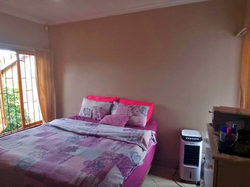 3 Bedroom 2 bathroom townhouse for sale - Photo 10