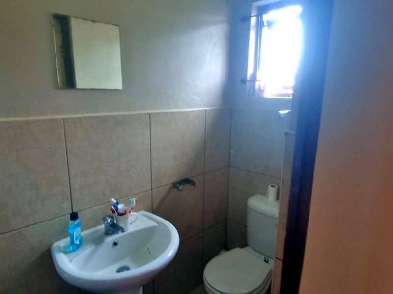 3 Bedroom 2 bathroom townhouse for sale - Photo 7