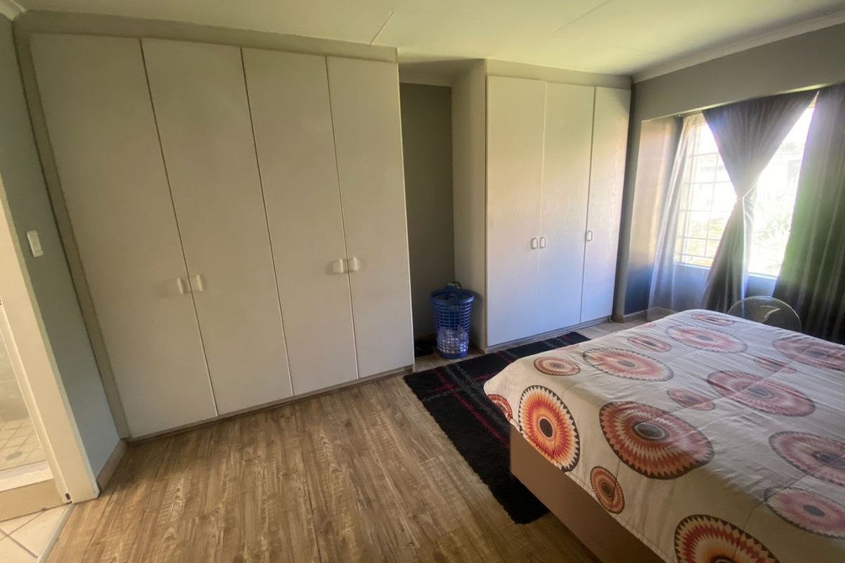 3 Bedroom 2 Bathroom Townhouse in Kyalami Hills - Photo 2