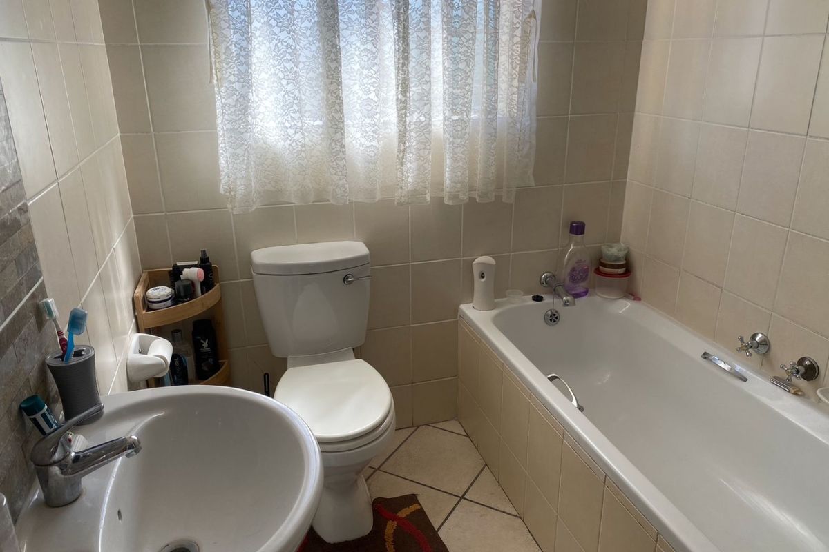 3 Bedroom 2 Bathroom Townhouse in Kyalami Hills - Photo 5