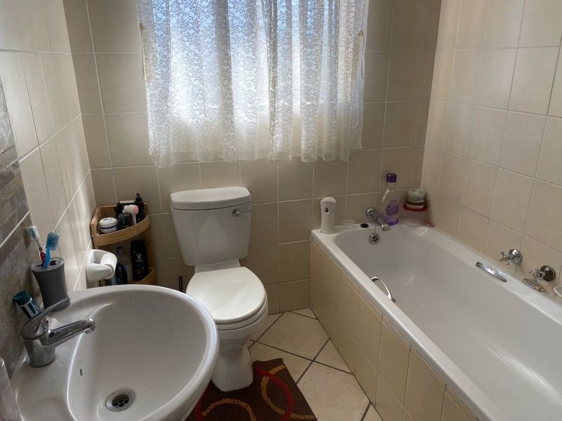 3 Bedroom 2 Bathroom Townhouse in Kyalami Hills - Photo 5