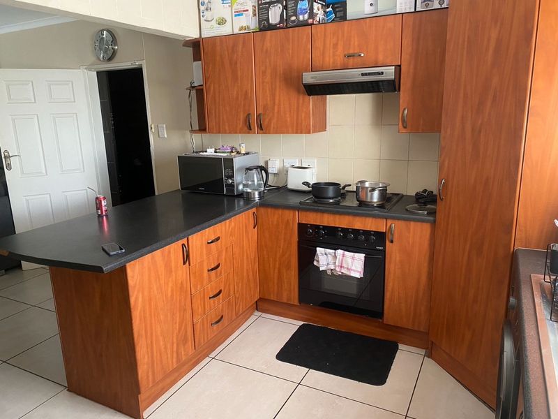 3 Bedroom 2 Bathroom Townhouse in Kyalami Hills - Photo 7