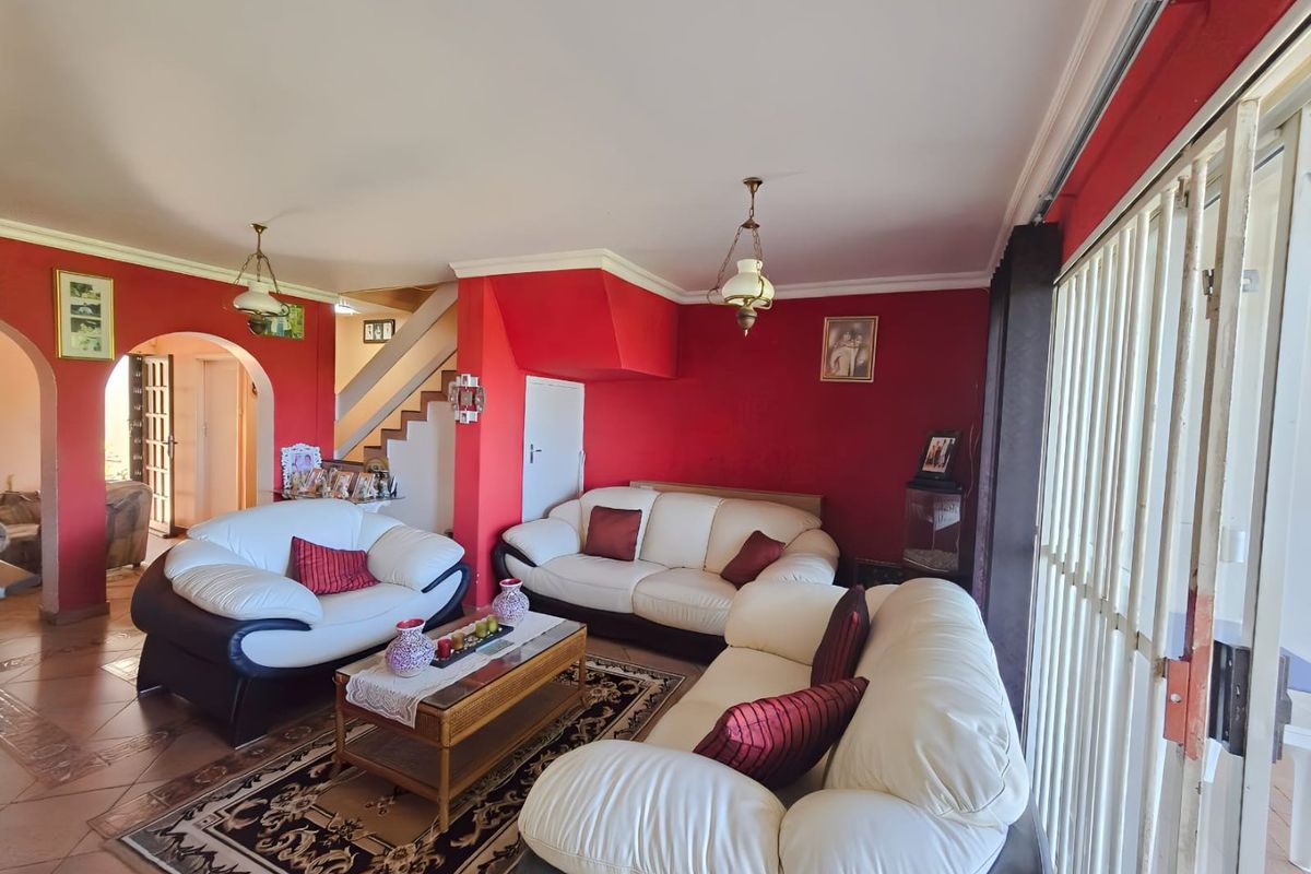 Duplex with Breathtaking Sea Views in Blythedale Beach - Photo 3