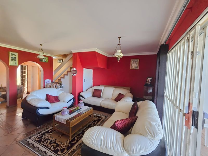 Duplex with Breathtaking Sea Views in Blythedale Beach - Photo 3