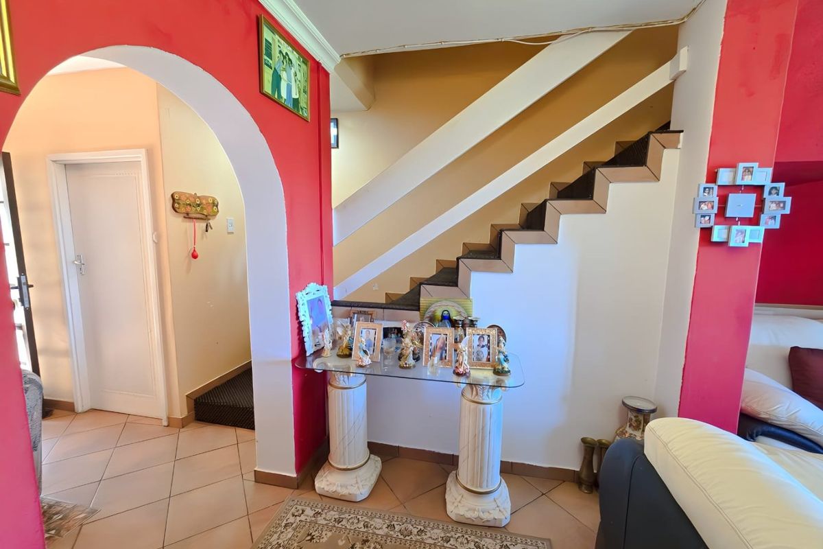 Duplex with Breathtaking Sea Views in Blythedale Beach - Photo 5