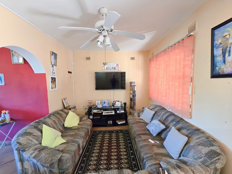 Duplex with Breathtaking Sea Views in Blythedale Beach - Photo 2