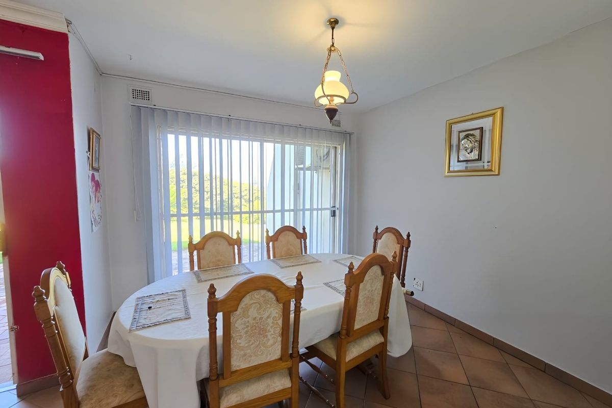 Duplex with Breathtaking Sea Views in Blythedale Beach - Photo 4