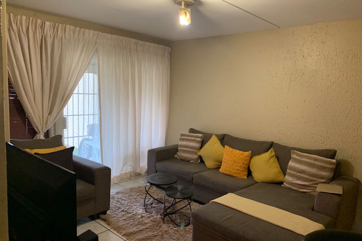 Stylish Ground floor 2 Bedroom Apartment for Sale in Palm Springs Complex.  - Photo 3