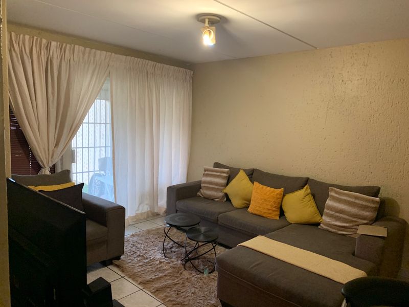 Stylish Ground floor 2 Bedroom Apartment for Sale in Palm Springs Complex.  - Photo 3