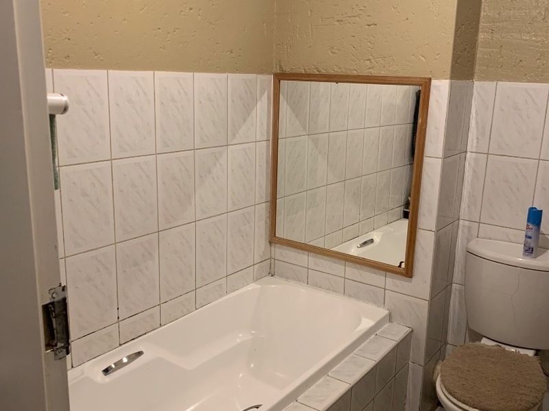 Stylish Ground floor 2 Bedroom Apartment for Sale in Palm Springs Complex.  - Photo 8