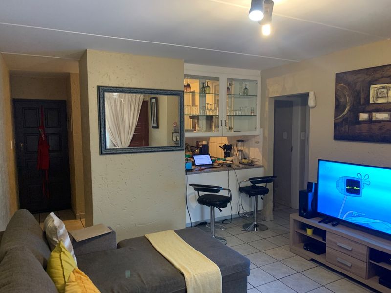 Stylish Ground floor 2 Bedroom Apartment for Sale in Palm Springs Complex.  - Photo 4