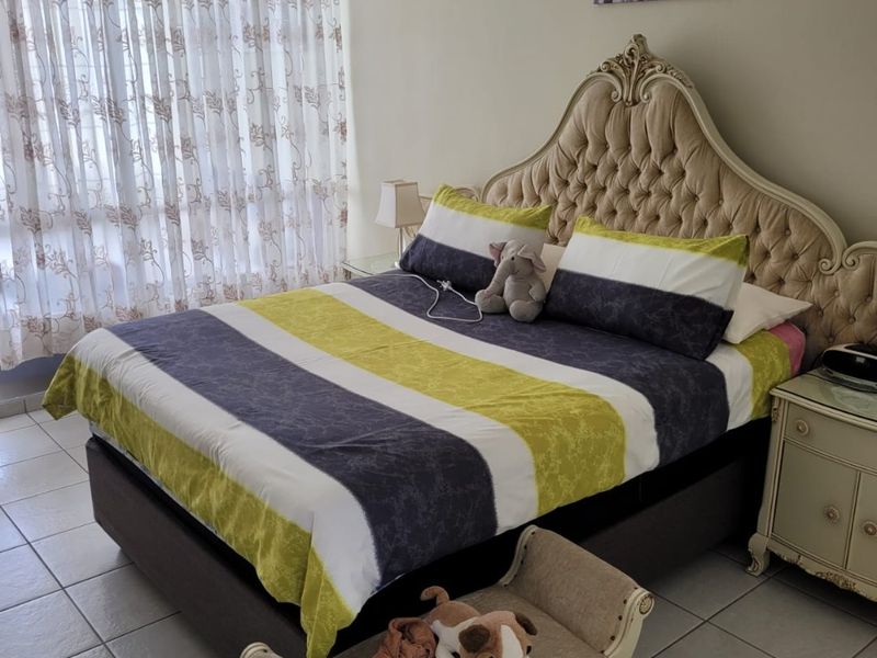 Soaring 13 Stories High, This Sun-Drenched Apartment Offers Breathtaking Panoramic Views You Won't Want to Miss! - Photo 10