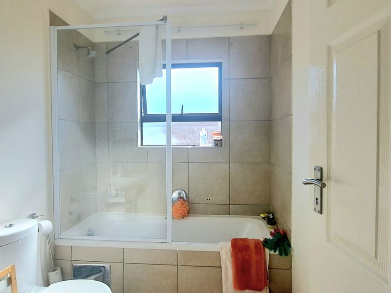 Charming 2-Bedroom Apartment for Sale in Secure Complex – The Reeds - Photo 10