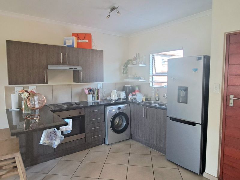 Charming 2-Bedroom Apartment for Sale in Secure Complex – The Reeds - Photo 8