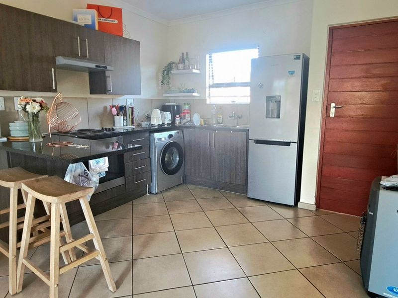 Charming 2-Bedroom Apartment for Sale in Secure Complex – The Reeds - Photo 7