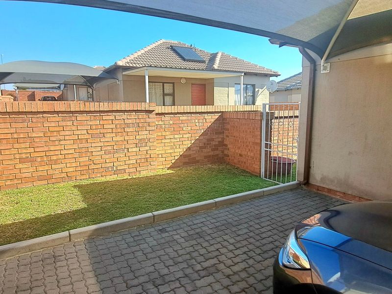 Charming 2-Bedroom Apartment for Sale in Secure Complex – The Reeds - Photo 5