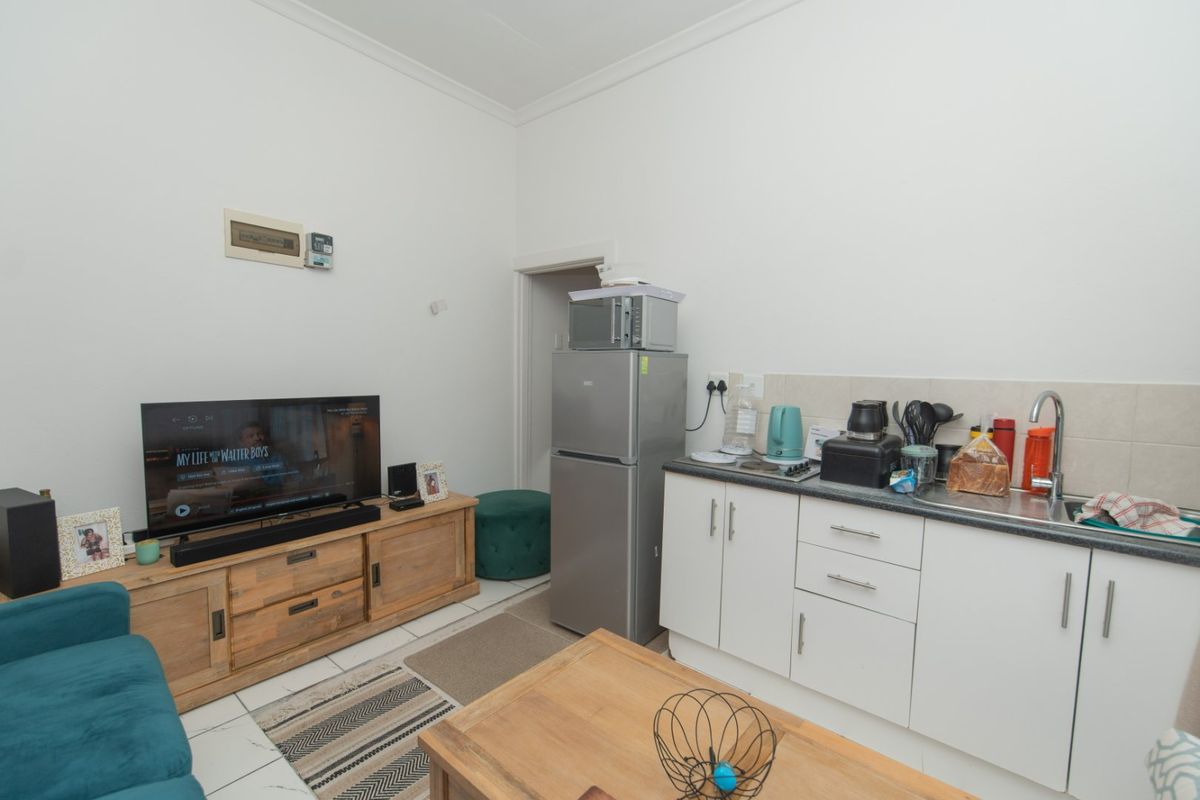 6 bedroom Investment property - Photo 4