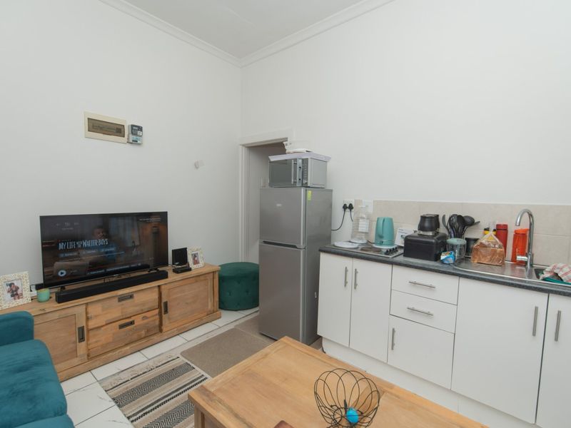 6 bedroom Investment property - Photo 4