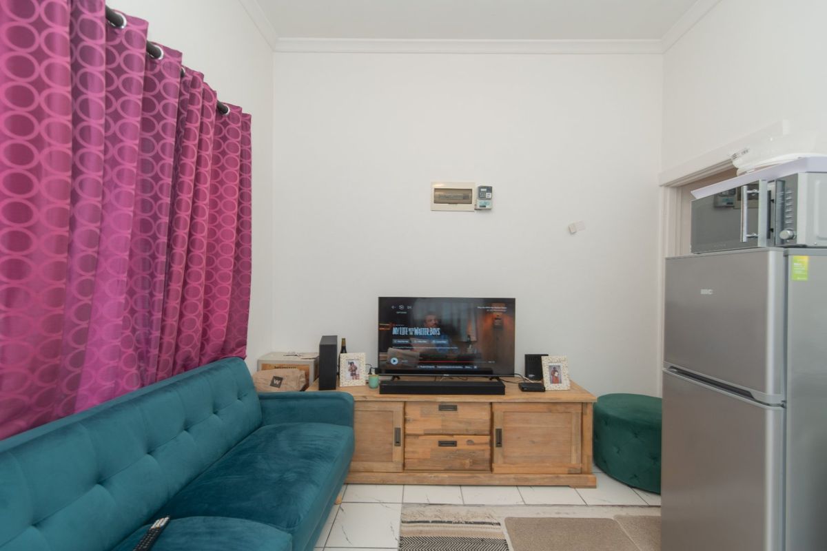 6 bedroom Investment property - Photo 5