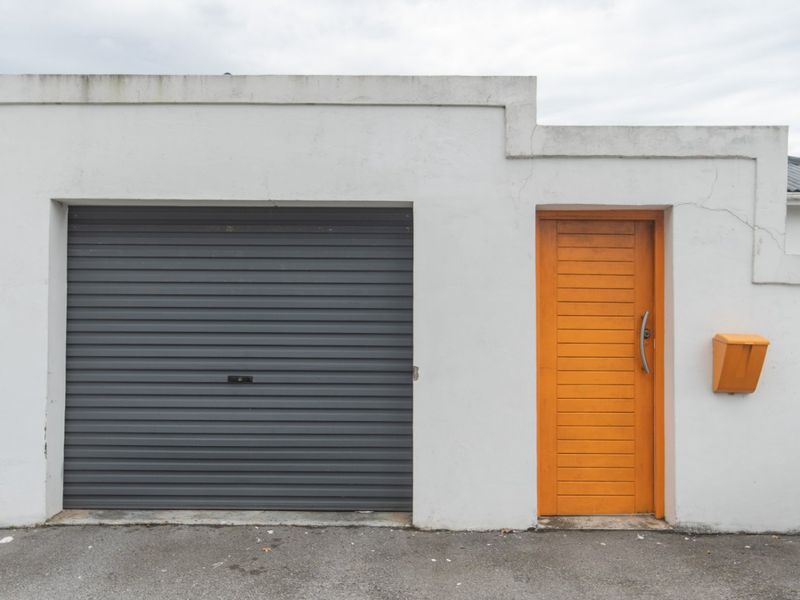 6 bedroom Investment property - Photo 3