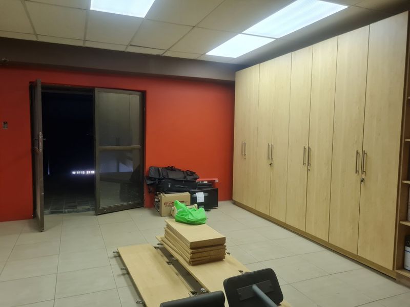 High-quality Shop and Office space - Photo 7