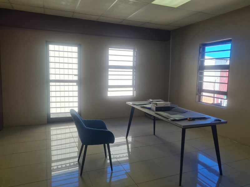 High-quality Shop and Office space - Photo 5