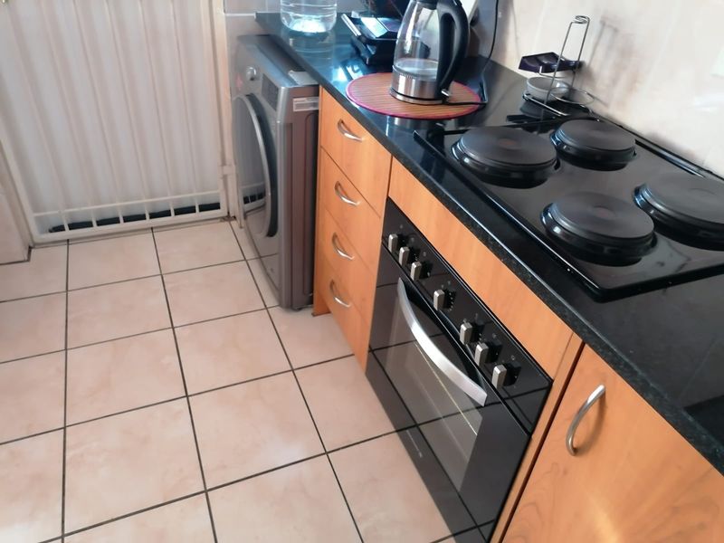 Perfect Retreat Near the Airport  - Photo 5