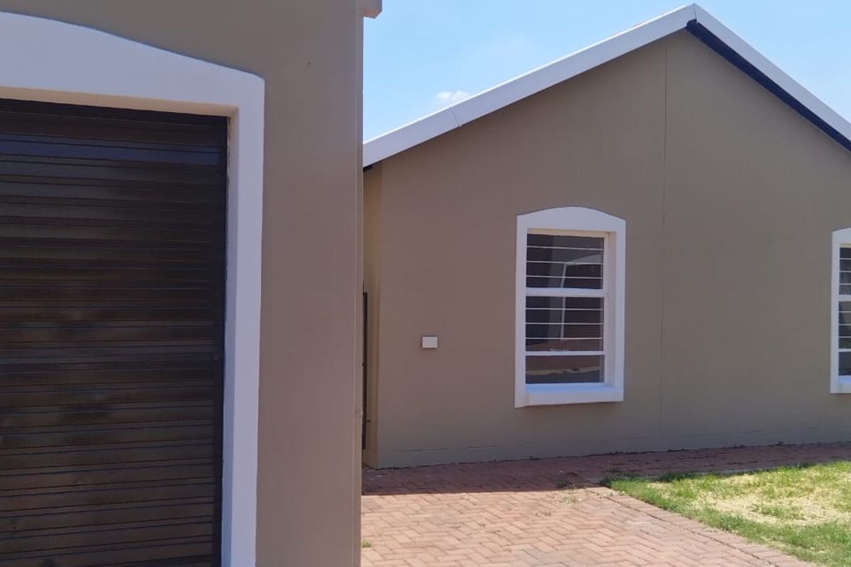 Perfect Two-Bedroom Home in Secure Complex.  Prime Location!!!! - Photo 4
