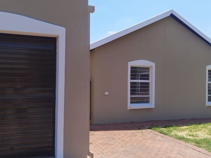Perfect Two-Bedroom Home in Secure Complex.  Prime Location!!!! - Photo 4