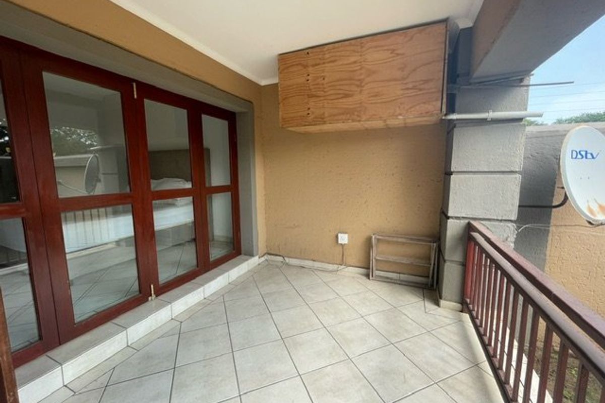 Modern Ground-Floor Apartment In Sought-After Suburb  - Photo 3