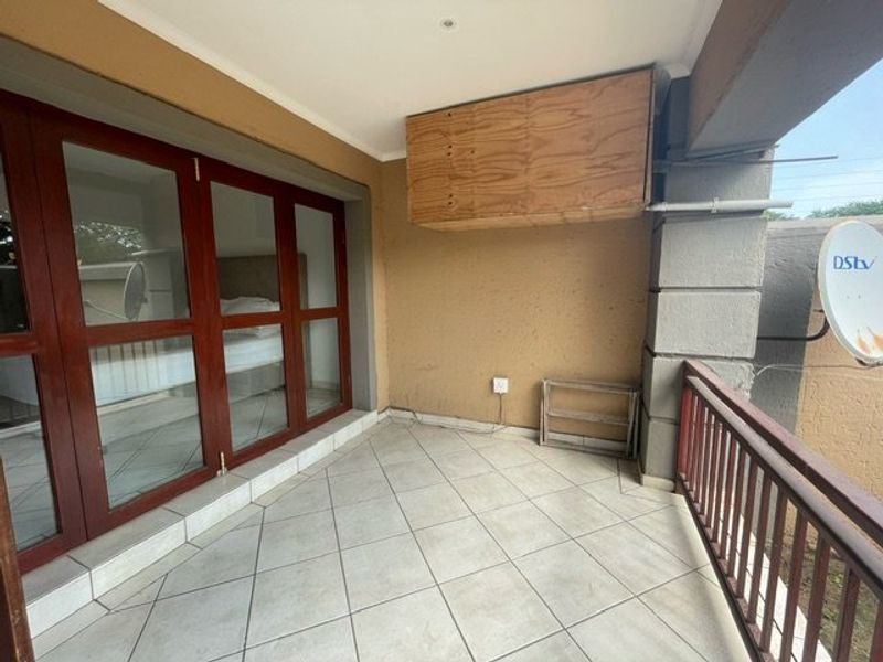Modern Ground-Floor Apartment In Sought-After Suburb  - Photo 3