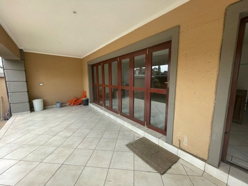 Modern Ground-Floor Apartment In Sought-After Suburb  - Photo 5