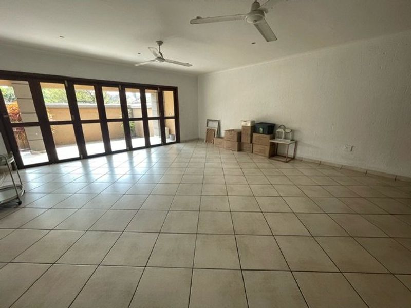 Modern Ground-Floor Apartment In Sought-After Suburb  - Photo 8