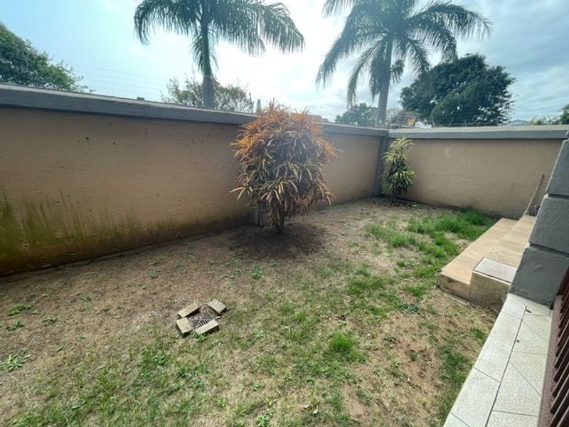 Modern Ground-Floor Apartment In Sought-After Suburb  - Photo 6