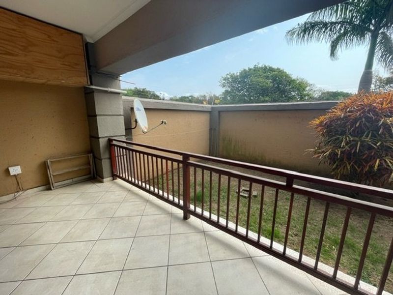 Modern Ground-Floor Apartment In Sought-After Suburb  - Photo 4