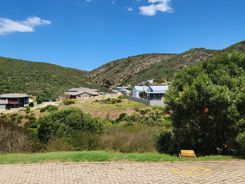 Large Stand.... Popular Neighbourhood... One of the Last Remaining... Well Priced !!! - Photo 9