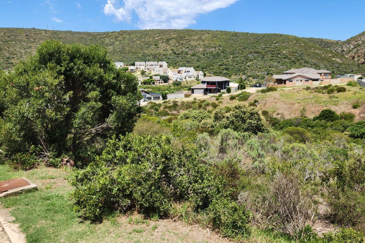 Large Stand.... Popular Neighbourhood... One of the Last Remaining... Well Priced !!! - Photo 3