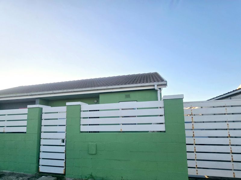 Two bedroom starter home in quiet area - Photo 2