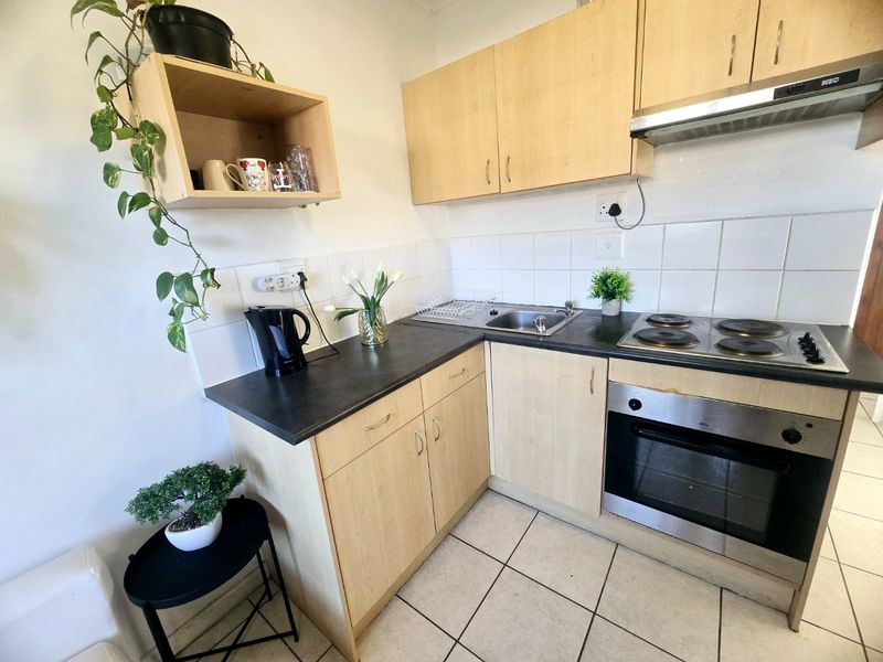 Two bedroom starter home in quiet area - Photo 6