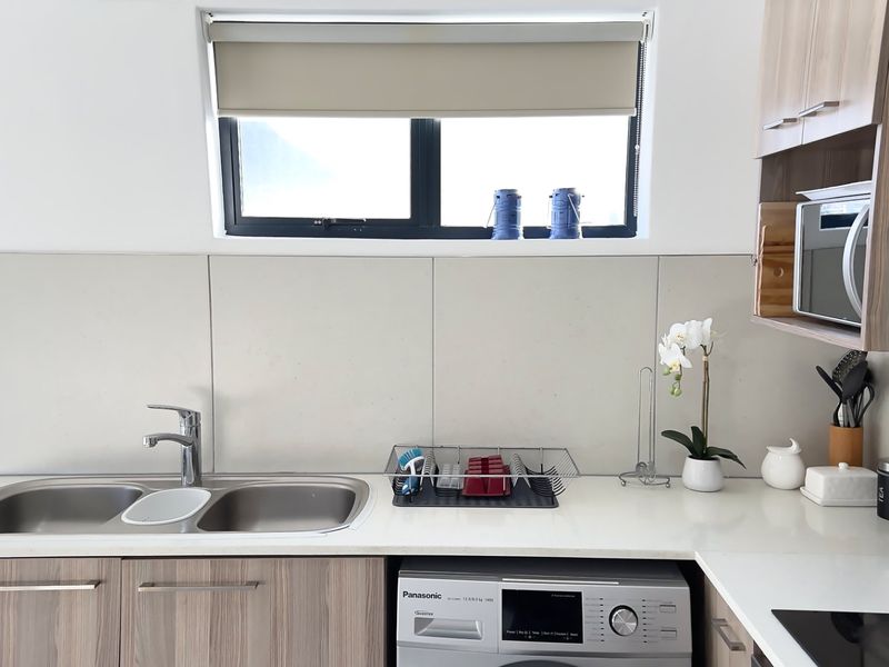 Modern Corner Apartment with Spectacular Table Mountain Views in Chapel Towers - Photo 8