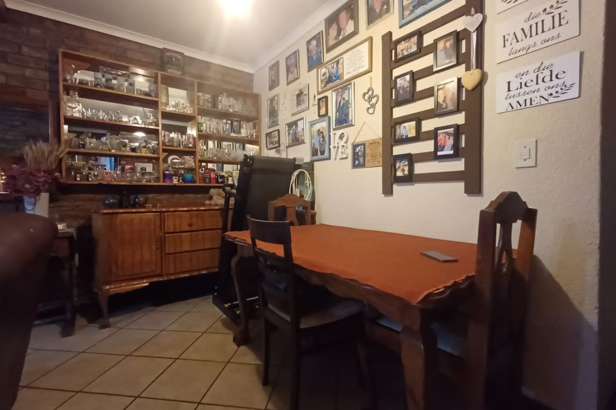 Warm and Cozy 3 Bedroom Townhouse for sale in Secure Complex in Neserhof!! - Photo 5