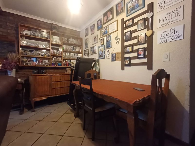 Warm and Cozy 3 Bedroom Townhouse for sale in Secure Complex in Neserhof!! - Photo 5