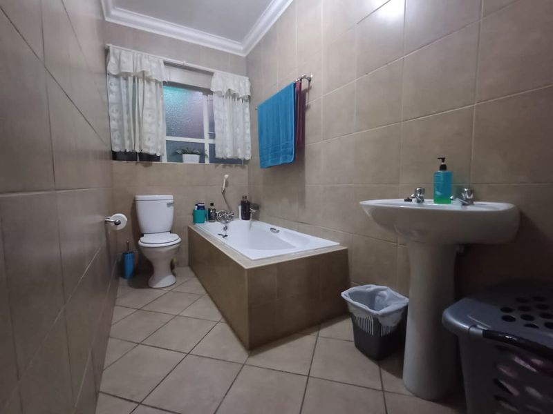 Warm and Cozy 3 Bedroom Townhouse for sale in Secure Complex in Neserhof!! - Photo 10