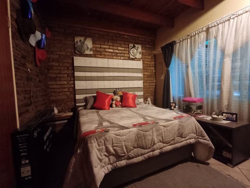 Warm and Cozy 3 Bedroom Townhouse for sale in Secure Complex in Neserhof!! - Photo 9