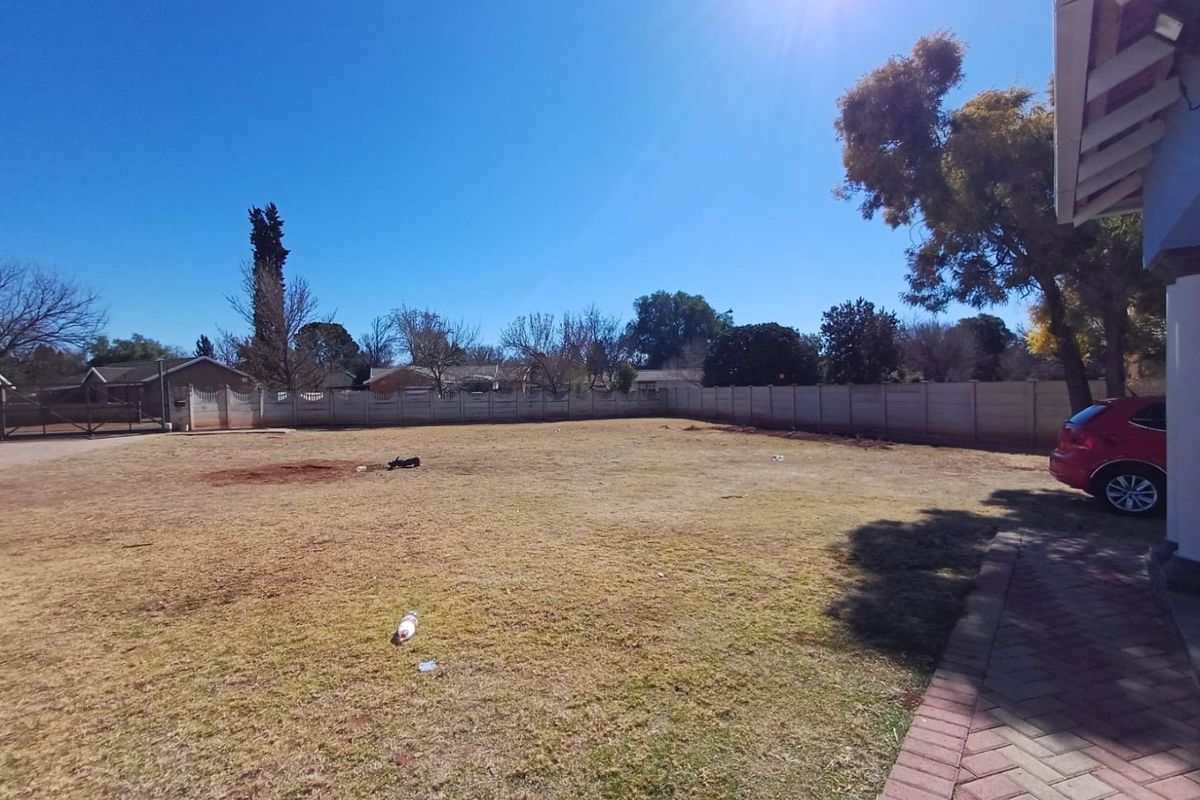 Charming and Secure 3-Bedroom Home for Sale in Orkney - Photo 5