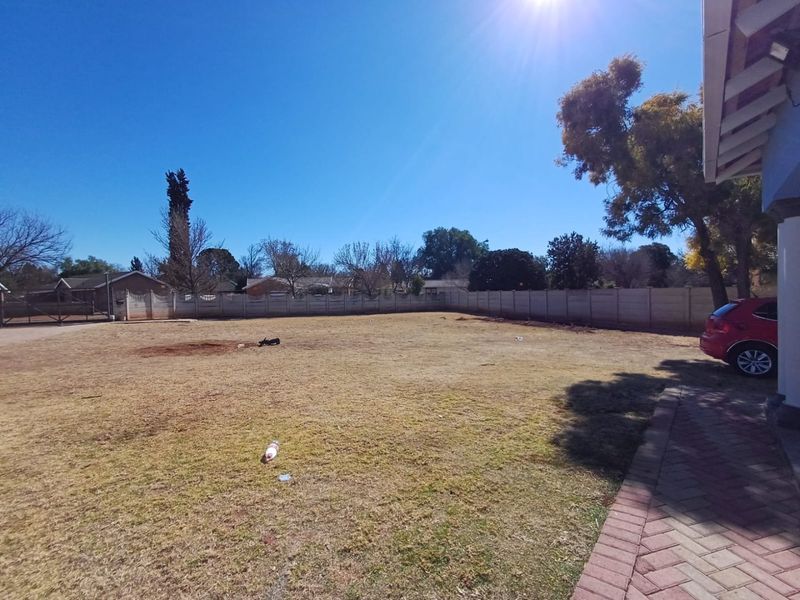 Charming and Secure 3-Bedroom Home for Sale in Orkney - Photo 5