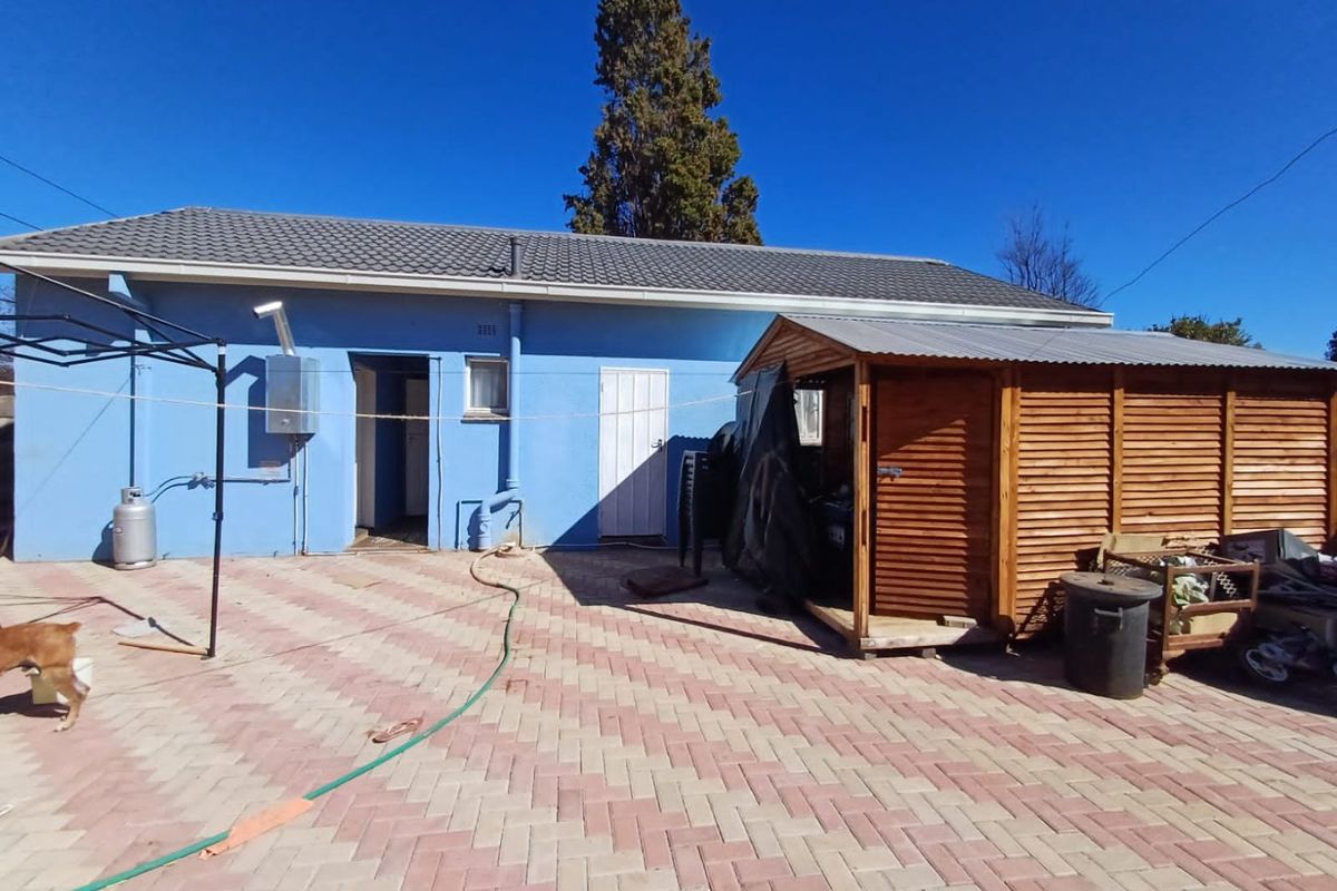 Charming and Secure 3-Bedroom Home for Sale in Orkney - Photo 3