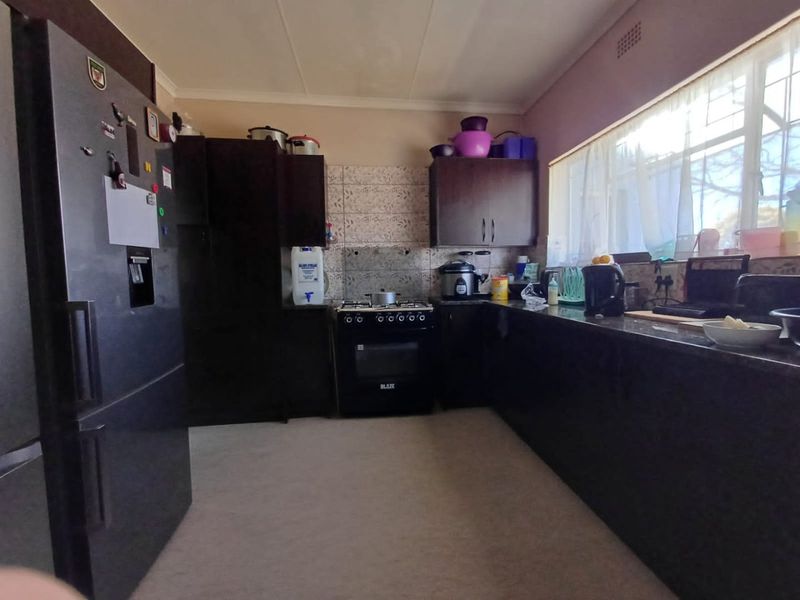 Charming and Secure 3-Bedroom Home for Sale in Orkney - Photo 8